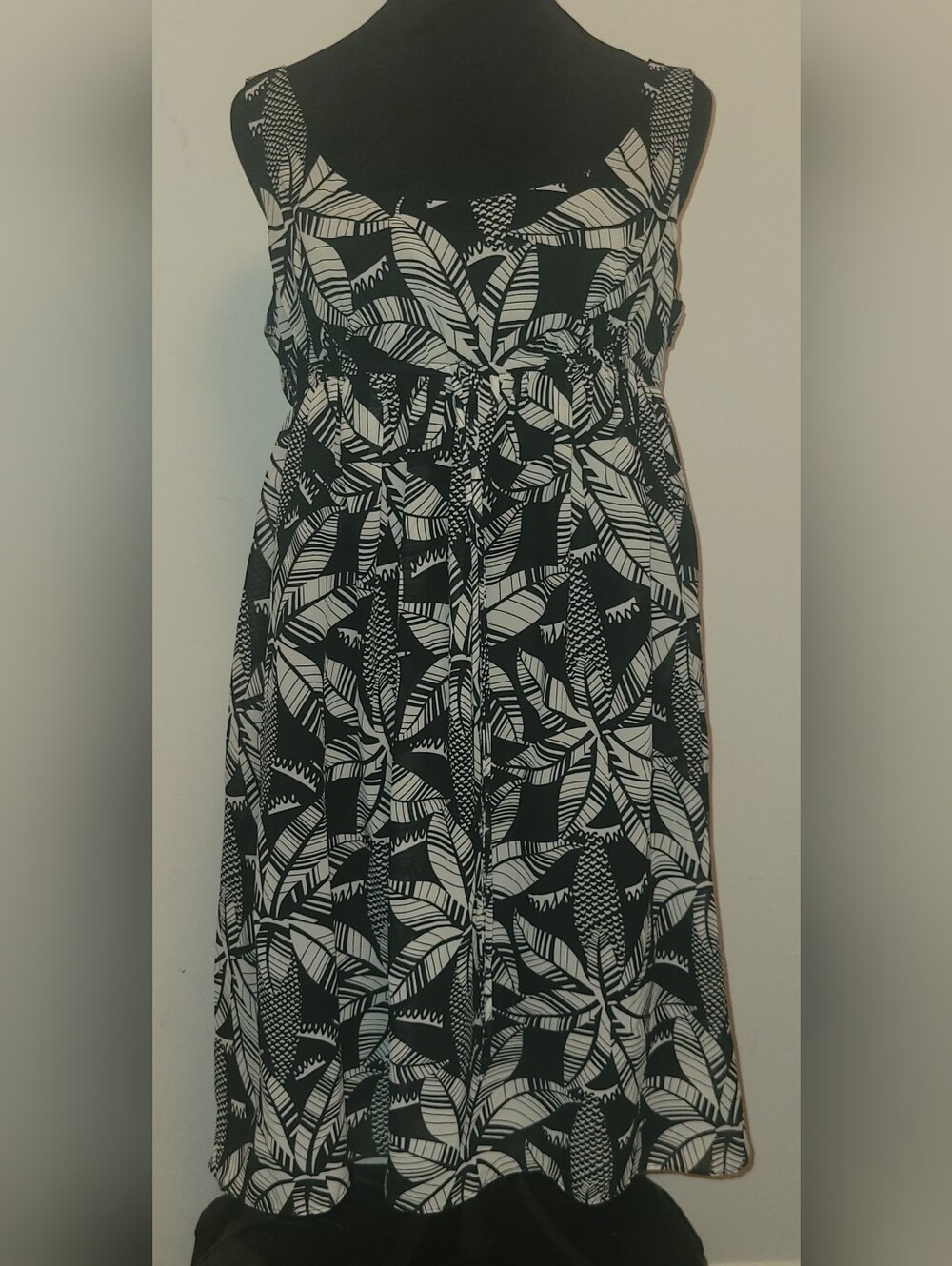 London Times Black and White Leaf-Print Maxi Dress